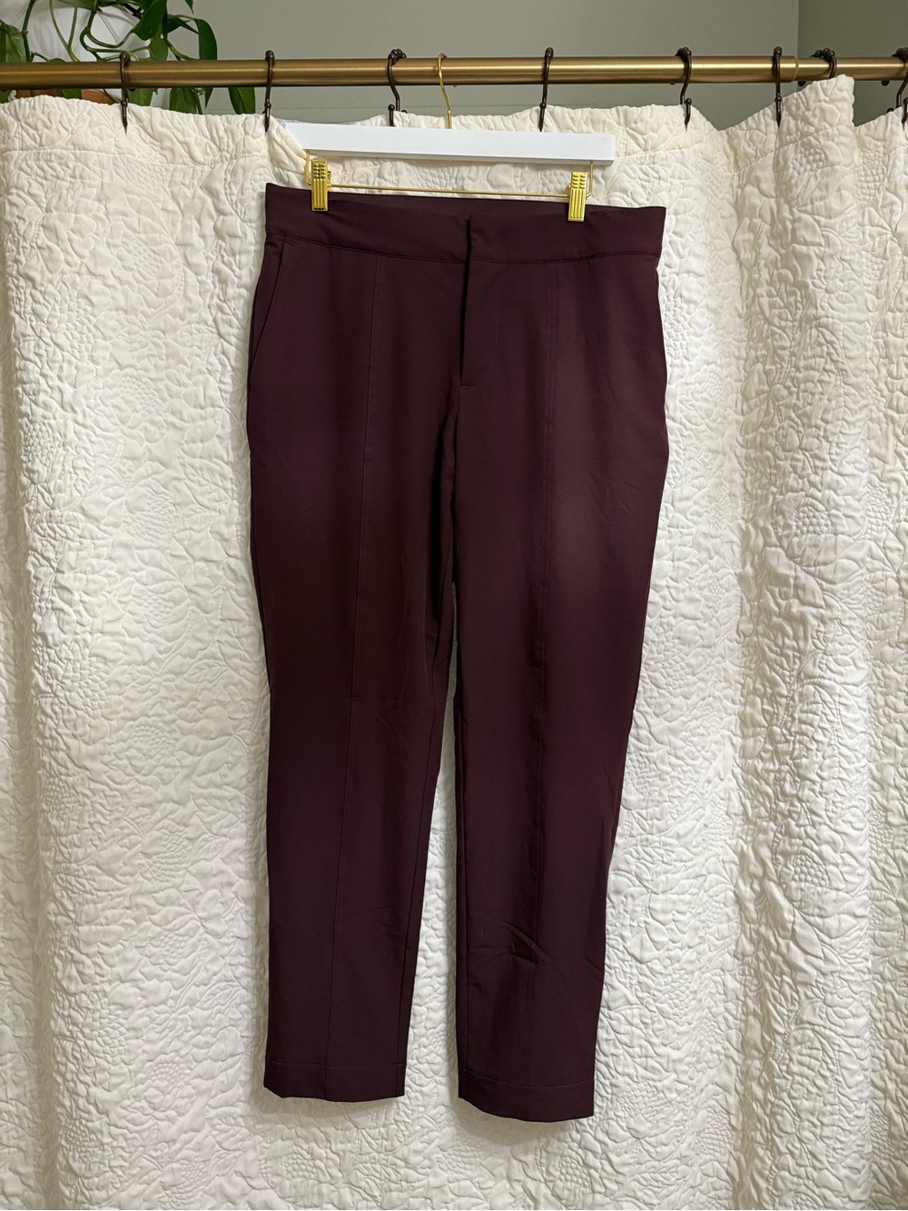 Mondetta Size 8 Burgundy Stretchy Dress Pants